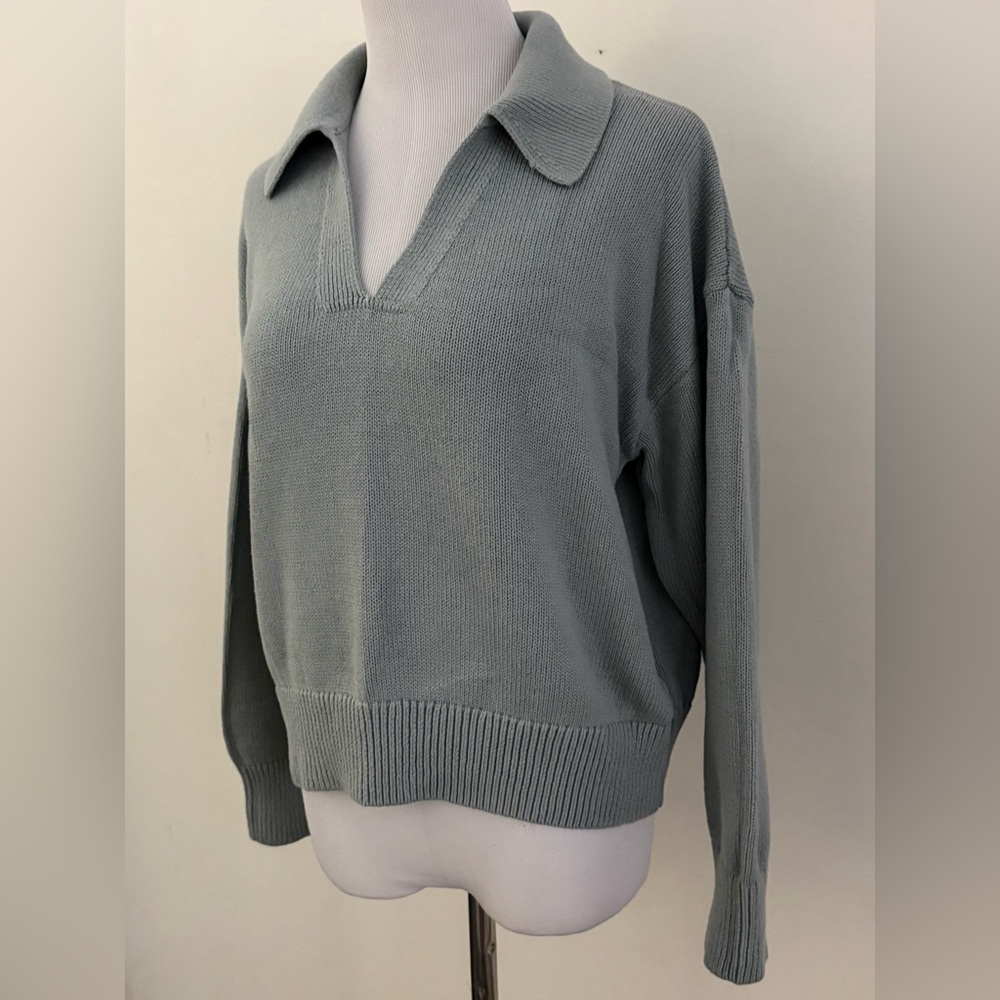 Old Navy Women's V-Neck Sweater in Soft Green - Picture 3 of 9